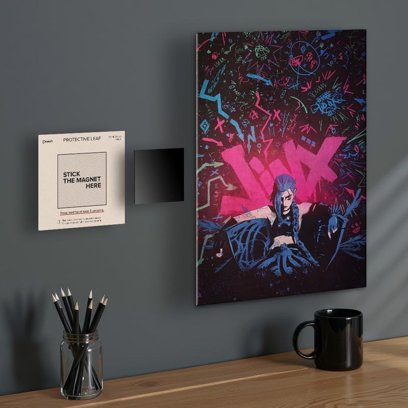 Displate مغناطيس للجدار مع خلفية لاصقة، مجموعة 3 قطع - ملصقات مغناطيسية للملصقات المعدنية - مجموعة تركيب للجدار بدون تلف - فن جدار مغناطيسي - سهل الإزالة واللصق - Image 5